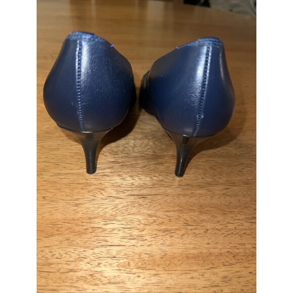 J. Renee Adena Navy Blue Patent Leather Pumps w/Gold-Tone Accents Size 8.5 Wide - Picture 4 of 8